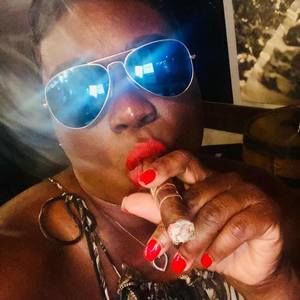 Meet your Posher, Tia